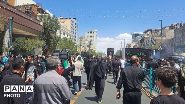 خیابان‌های منتهی به حرم، مملو از زائران رضوی
