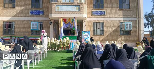 جشن شکوفه‌ها در مدرسه جهاد جعفریه قم 
