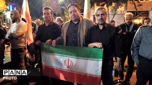 هم‌نوایی فرهنگیان و دانش‌آموزان اهر در سوگواره شبانه رهبر شهید