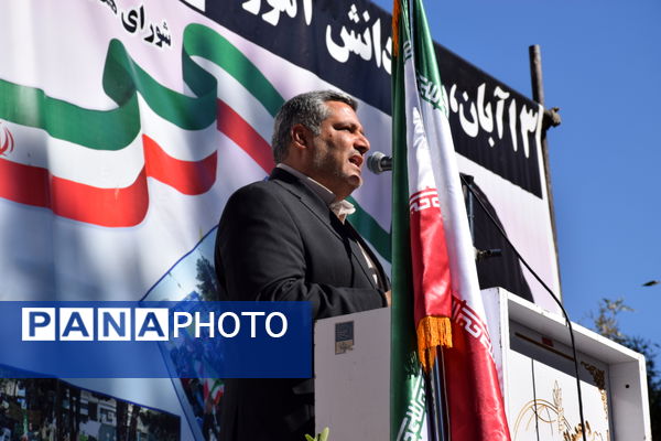 حماسه حضور نوجوانان تربت‌حیدریه در روز دانش‌آموز