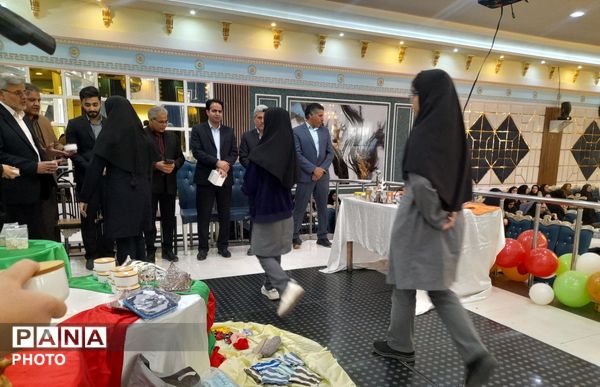 جشن ستارگان ویژه دانش آموزان دبیرستان حضرت معصومه (س) خلیل آباد