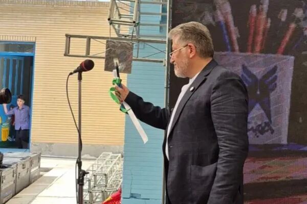 زنگ آغاز سال تحصیلی توسط رئیس دانشگاه آزاد در دیستان سما شهر لامرد به صدا درآمد

