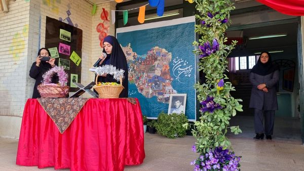 با آغاز سال تحصیلی جدید زنگ مهر و ایثار در دبیرستان موفقیان نظرآباد به صدا درآمد