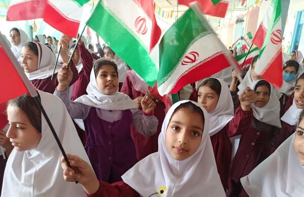زنگ انقلاب در مدرسه شهید ابراهیم تنیده ناحیه یک بندرعباس به صدا در آمد