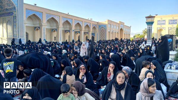 قرائت دعای عرفه در زیارتگاه شهید آیت الله مدرس