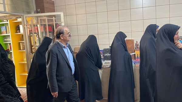 بازدید مدیران مدارس غیردولتی ناحیه ۷ مشهد از نمایشگاه کتاب