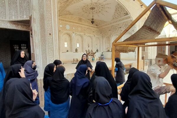 بازدید آموزشی دانش‌آموزان دبیرستان امام خمینی (ره) از موزه آب و طرح داناب