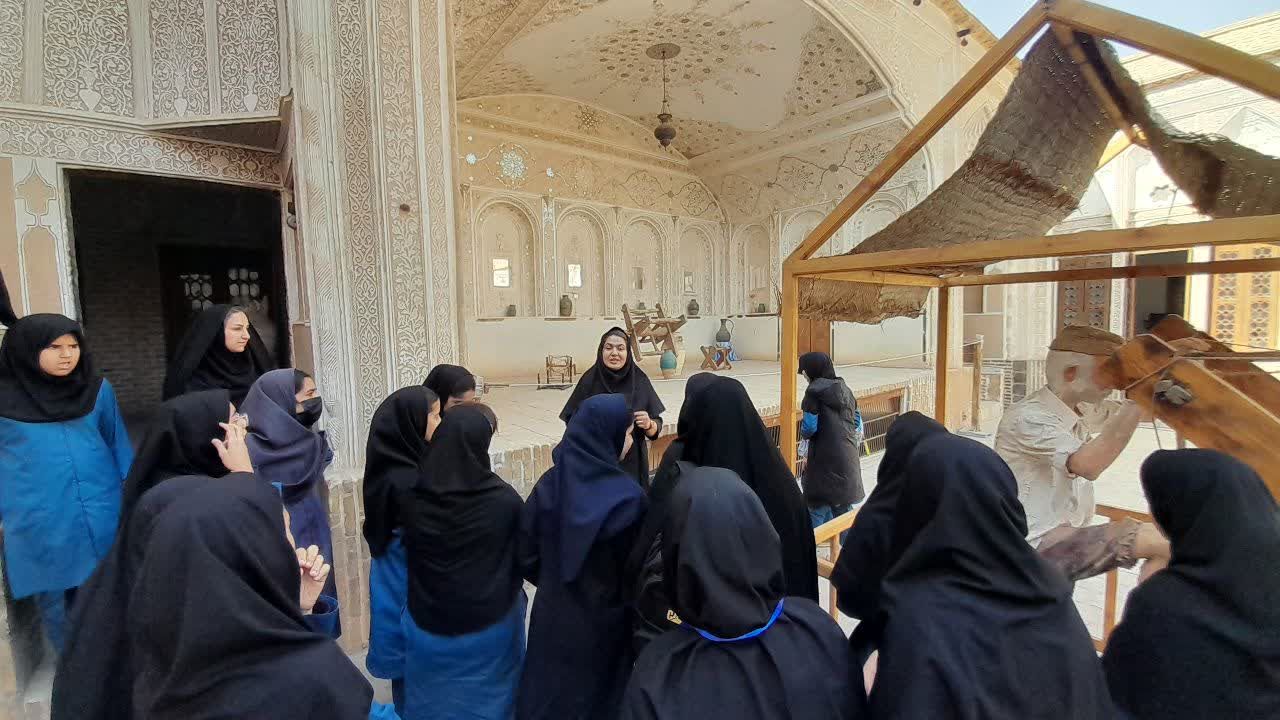 بازدید آموزشی دانش‌آموزان دبیرستان امام خمینی (ره) از موزه آب و طرح داناب