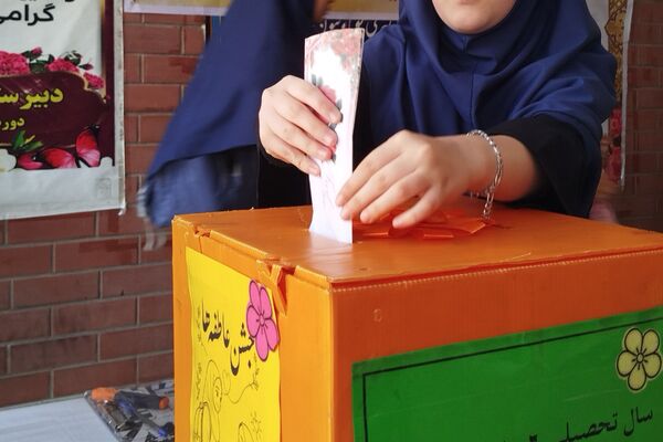  جشن عاطفه ها در دبیرستان های هدی و مشکات