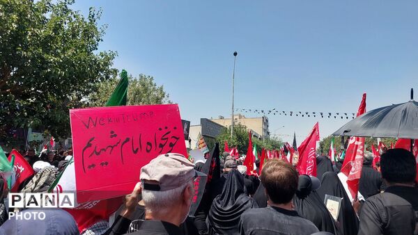 موج جمعیت در خیابان‌های تهران برای بدرقه رهبر شهید