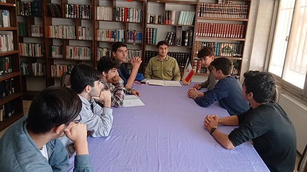 نشست‌های خبرنگاران بسیار حائز اهمیت است