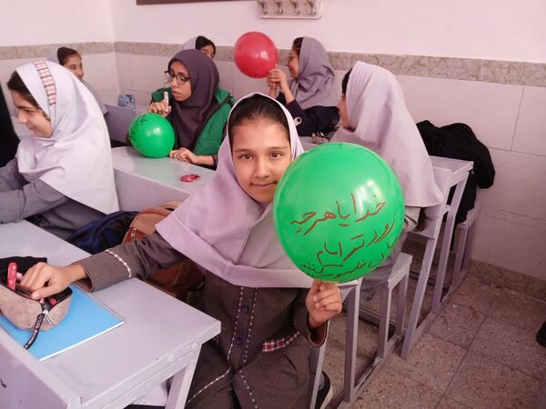شادی کودکانه و معنویت دینی در لیلة‌الرغائب دبستان  شهید نجفی فدافن 