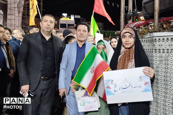نیمکتی برای رفاقت با شهدا