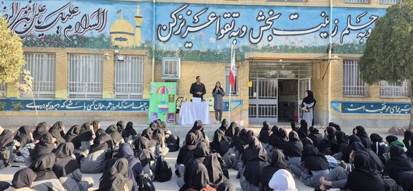 گرامیداشت هفته پدافند غیرعامل در مدرسه زنده جانی شهرستان کاشمر 