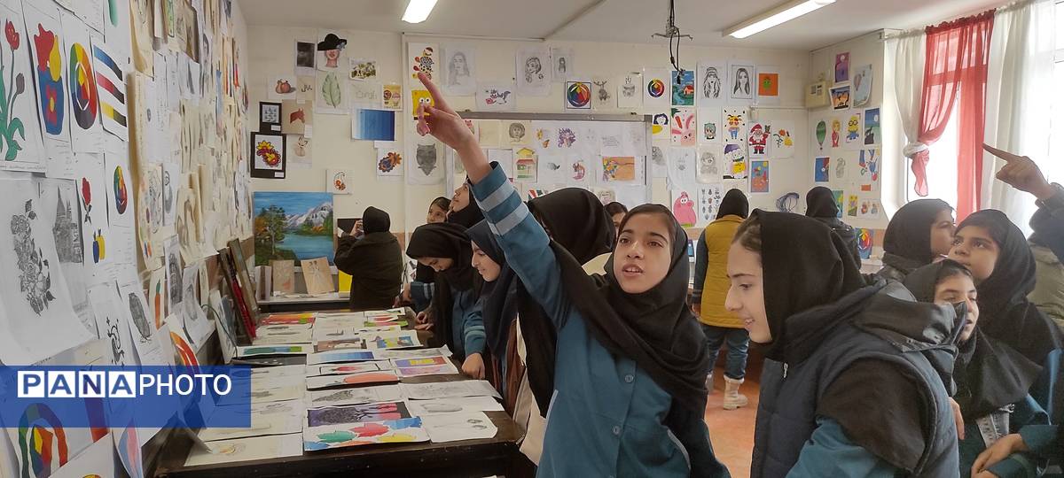 برپایی نمایشگاه نقاشی در مدارس فاطمیه و الزهرا (س) شهرستان شیروان