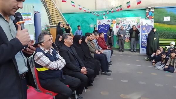 برافراشته شدن پرچم ایران در اداره آموزش و پرورش منطقه ۱۰