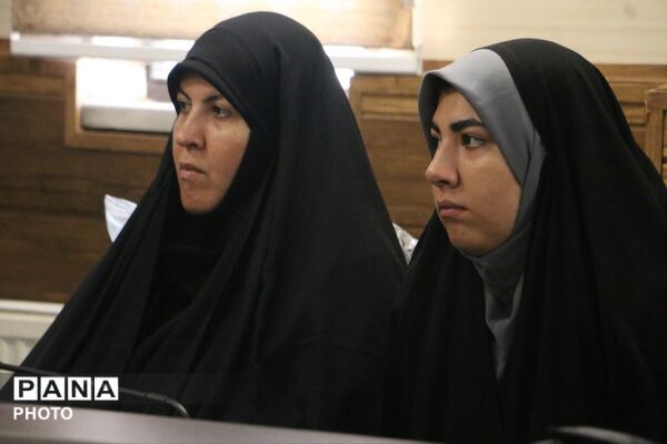 مراسم تقدیر از پیشگامان با حضور جمعی از مسئولان 