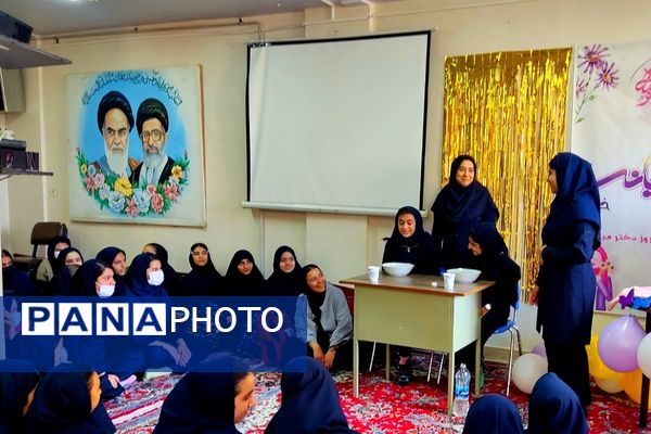 جشن دهه کرامت در دبیرستان دوره‌ اول کوثر رودهن 