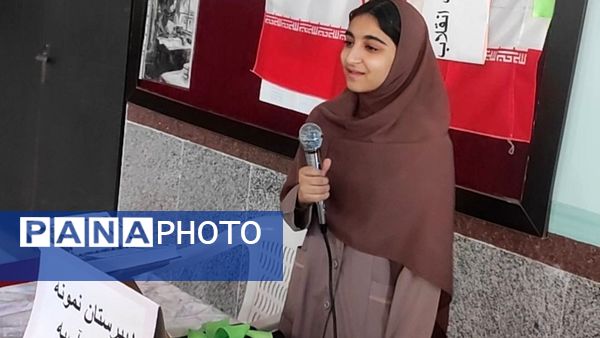آذین‌بندی دهه فجر و نواخته شدن زنگ انقلاب در دبیرستان حضرت آسیه(س) حاجی‌آباد