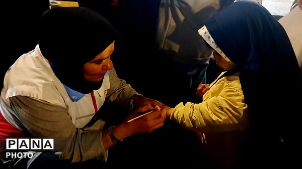 عقد یک زوج بسیجی در حاشیه تجمع؛ قاب متفاوتی از «حماسه حضور» در بناب