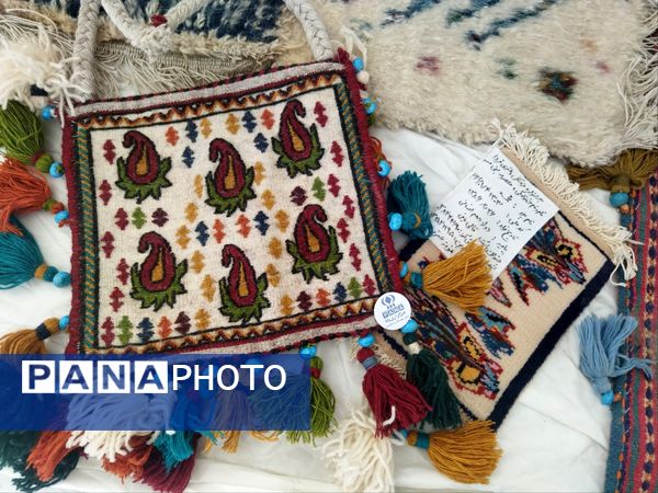 نمایشگاه هنری، محلی برای به نمایش گذاشتن آفریده‌ها و ساخته‌های هنری