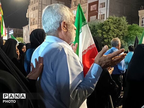امواج پی در پی شبانه مردم غیور نیشابور در حسینیه امام خامنه ای 