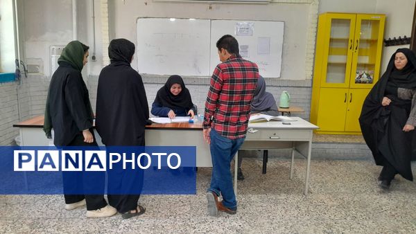 هدایت تحصیلی دانش آموزان پایه نهم دبیرستان میثاق منطقه تبادکان مشهد