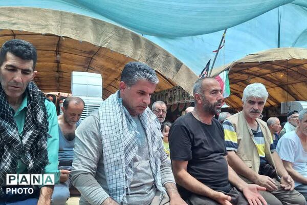پیوند جان و جانان در کربلا؛ اقامه نماز جماعت در جوار ضریح شش‌گوشه