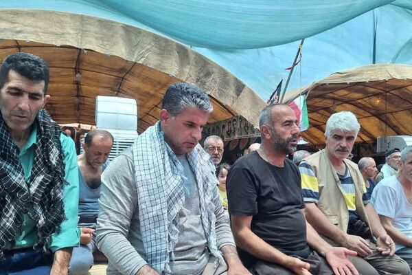 پیوند جان و جانان در کربلا؛ اقامه نماز جماعت در جوار ضریح شش‌گوشه