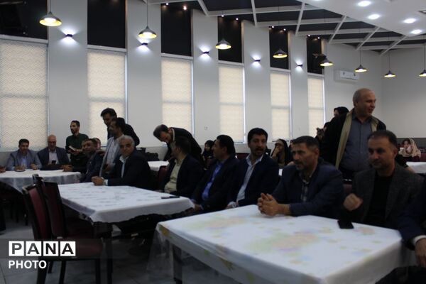 وقتی صدای خبرنگاران پانا به احترام معلمان بلند شد
