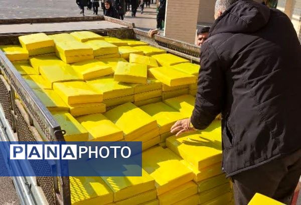 اهدای ۶۰۰ پک لوازم التحریر برای دانش‌آموزان کم برخوردار