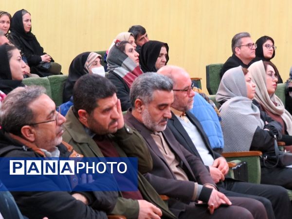 تقدیر از دانش‌آموزان برتر مدرسه آل نبی 