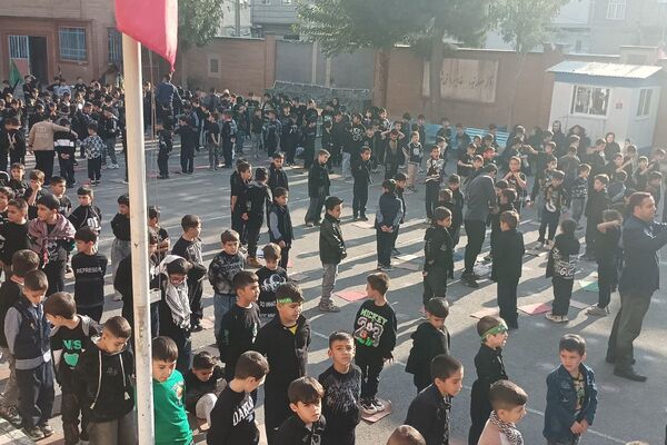 طنین نوای عشق و عزا؛ مراسم عزاداری دهه دوم فاطمیه در مدارس بهارستان‌دو
