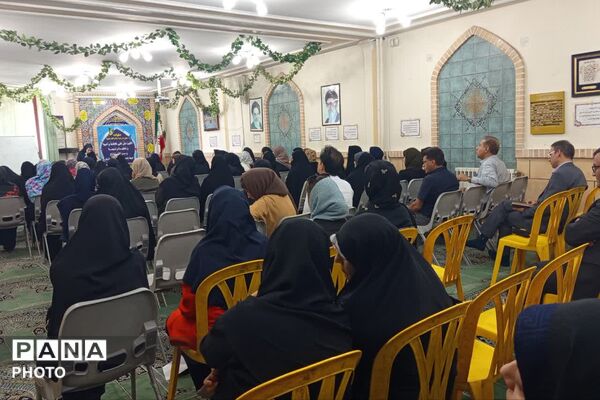 نخستین نشست اولیا و مربیان در دبیرستان شاهد دالکی