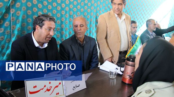 میز خدمت در نماز جمعه نیشابور 