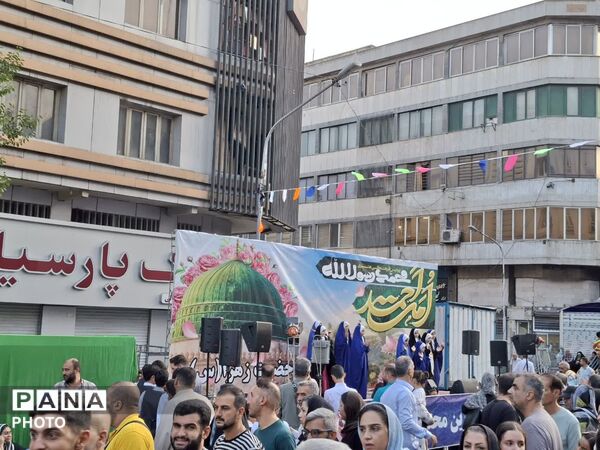 تهران در جشن بزرگ «امت احمد» به استقبال میلاد پیامبر(ص) و امام صادق (ع) رفت