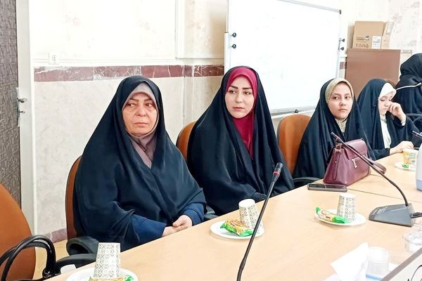 تجلیل از فرهنگیان و دانش آموزان فعال حوزه  نماز در شهرستان قدس
