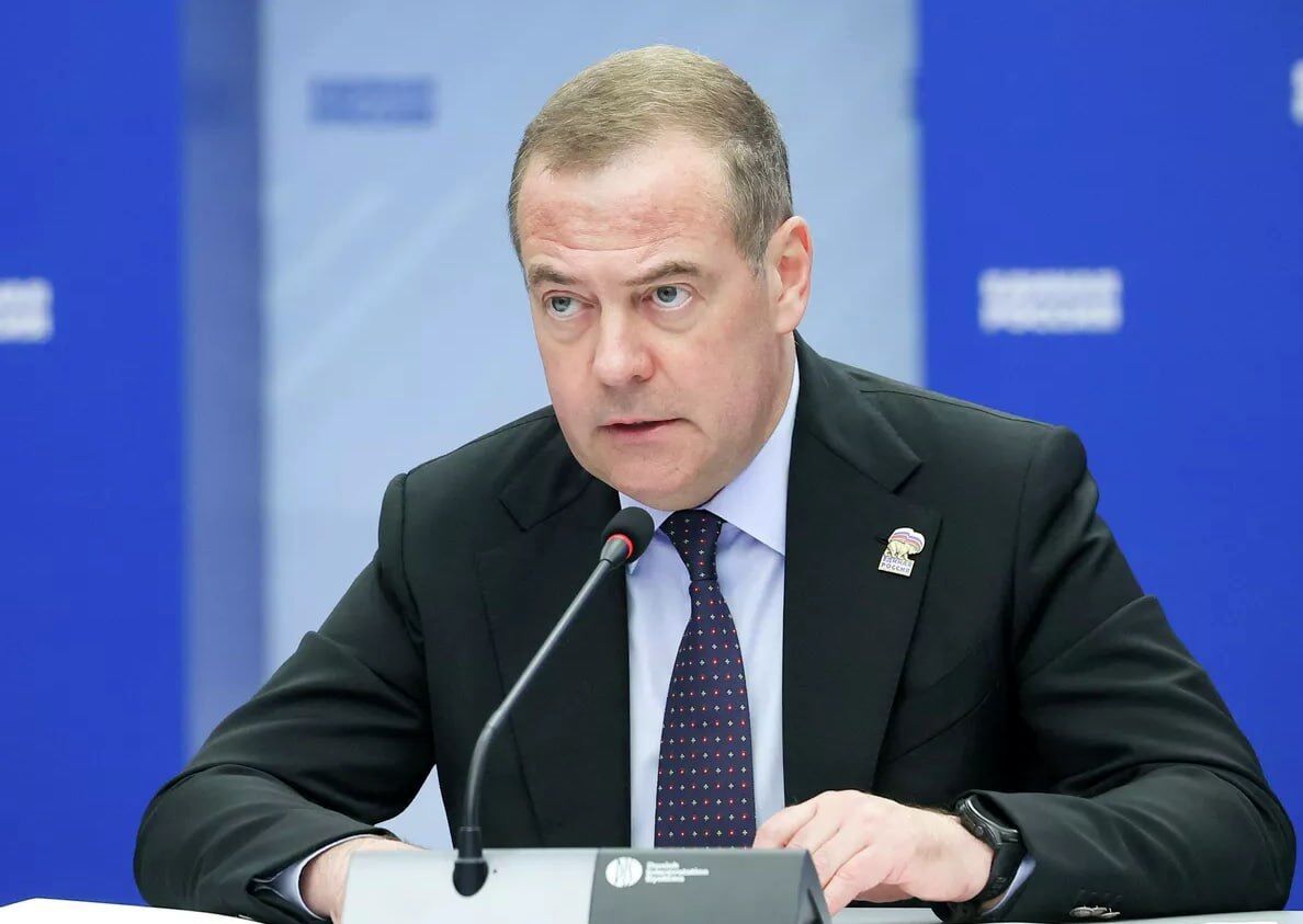 واکنش مدودف به وقایع کاراکاس: همه کشورها باید نیروهای مسلح خود را تا حد امکان تقویت کنند