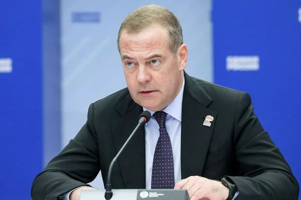 مدودف درباره تجاوز آمریکا به ونزوئلا: مسئله فقط نفت است