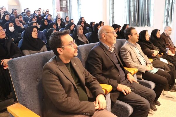 نشست هم‌اندیشی معلمان ژاپنی و یزدی