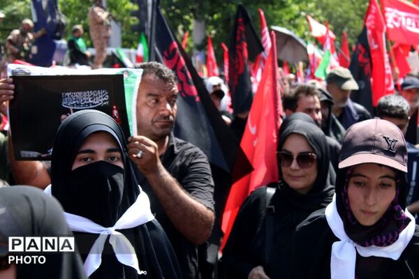 تجلی وفاداری؛ نگاهی به تصاویر مراسم بزرگداشت رهبر امت