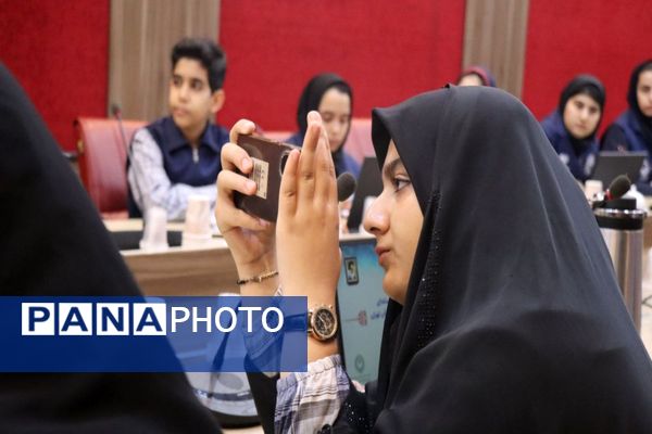 نشست صمیمی فعالین رسانه ای دانش‌آموزان با مدیرعامل خبرگزاری پانا