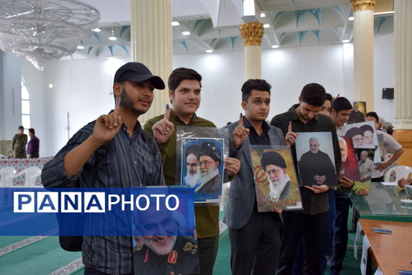 حضور پرشور حماسه سازان نهم دی در چهاردهمین دوره انتخابات ریاست جمهوری 