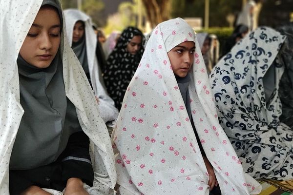 بزرگداشت «مادران چشم به راه»باحضور دانش‌آموزان دبیرستان دخترانه معرفت کهریزک
