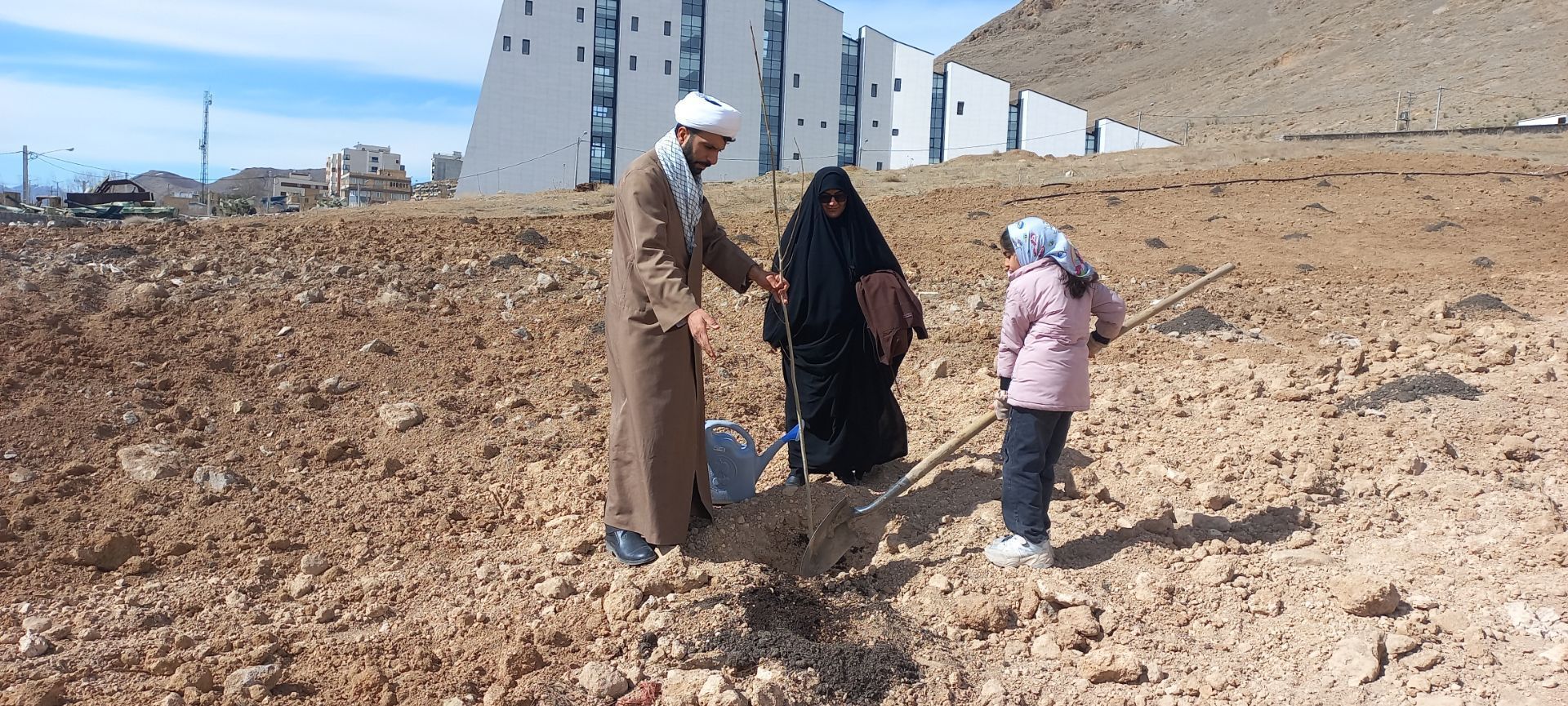 روز درختکاری در شهرکرد 