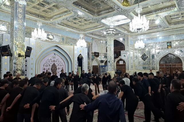 طنین یا حسین در سومین شب محرم از حرم حسین بن الموسی الکاظم (ع)