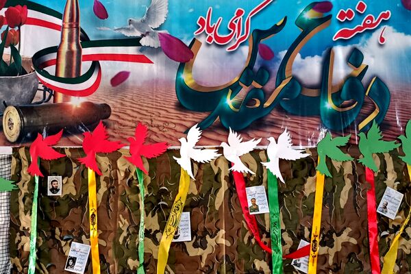 گرامیداشت یاد شهیدان در کلاس‌های دبستان بعثت۲ شهریار