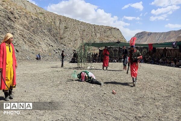 تعزیه خوانی در روز اربعین حسینی در جوار گلزار شهدای شهر بار نیشابور 