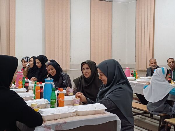 مراسم ضیافت افطاری و محفل انس با قرآن دبیرستان دخترانه‌‌ نمونه‌ دولتی سعدی 