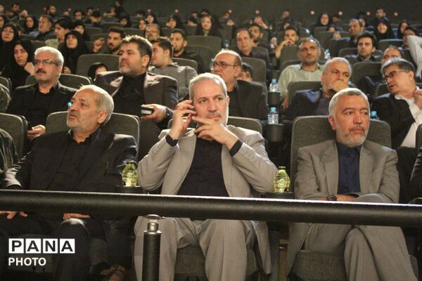  آیین رونمایی از مستند سایه برادرم با حضور وزیر آموزش و پرورش در مشهد